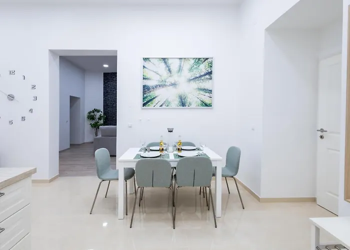 Family Deluxe A Stone Throw From The Centre And Danube *